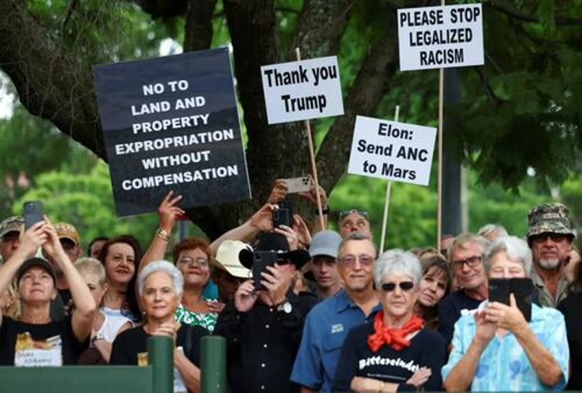 afrikaners seeking us asylum leave behind deeply divided country