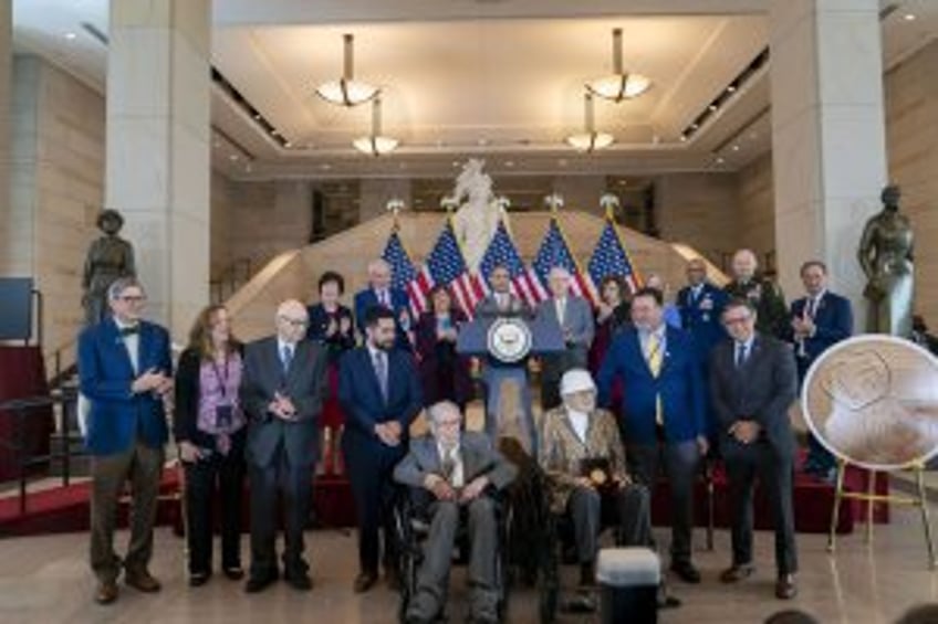 After decades of secrecy, 'Ghost Army' soldiers of WWII recognized with congressional meda