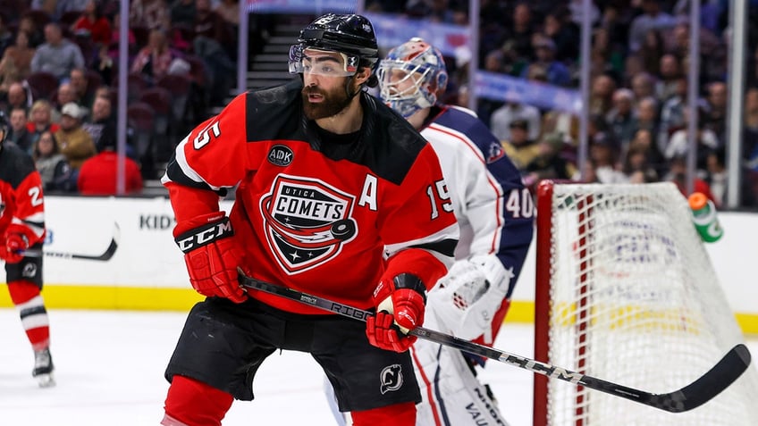 Joe Gambardella in front of net