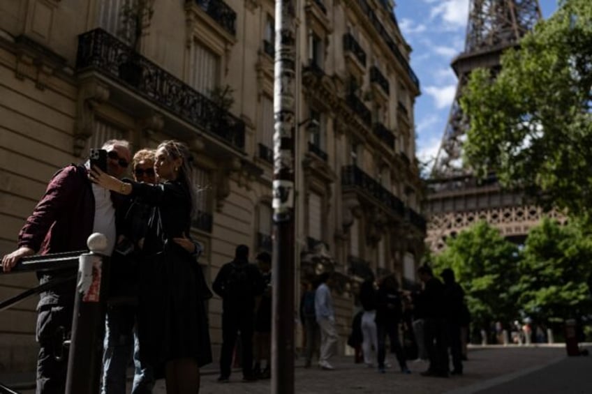 Three pedestrians take a selfie on the picturesque alleyway at the end of Rue de l'Univers