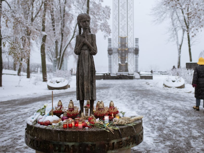 ailing pope francis marks ukrainian holodomor genocide