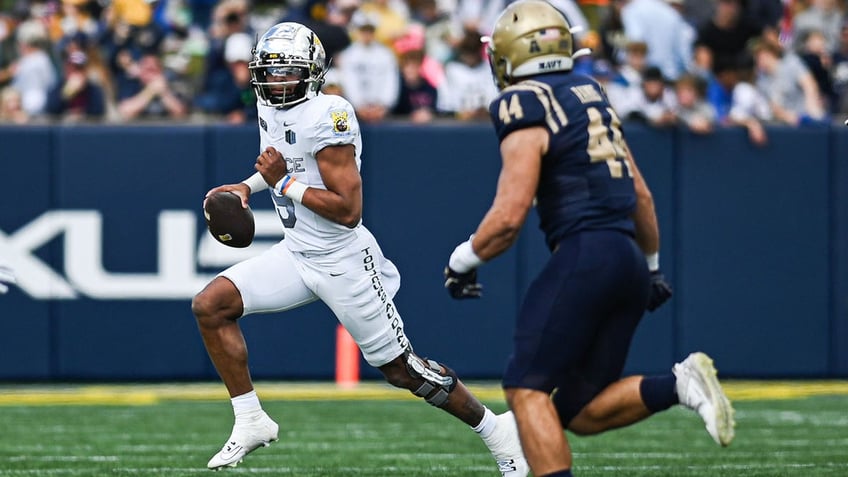 air force qb tosses record breaking touchdown pass against navy falcons remain undefeated