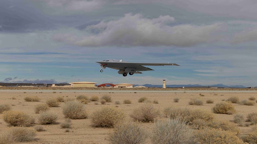 B-21 Raider landing