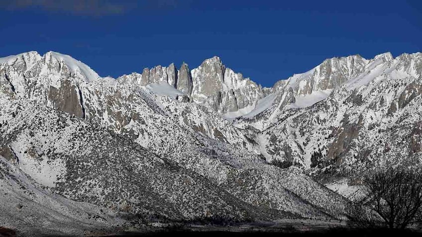 air france pilot falls 1000 feet to death in californias sequoia national park