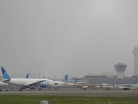 Air traffic controllers briefly lose radar access again at Newark airport