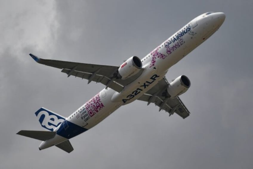 airbus and boeing race to boost aircraft production