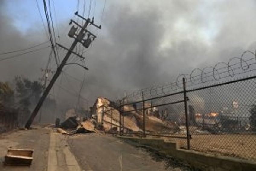 Airports serving L.A. affected by southern California fires, heavy winds