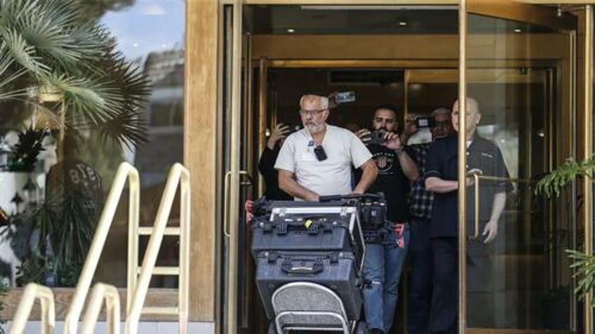 al jazeeras israeli hq raided by police after netanyahu called it hamas mouthpiece