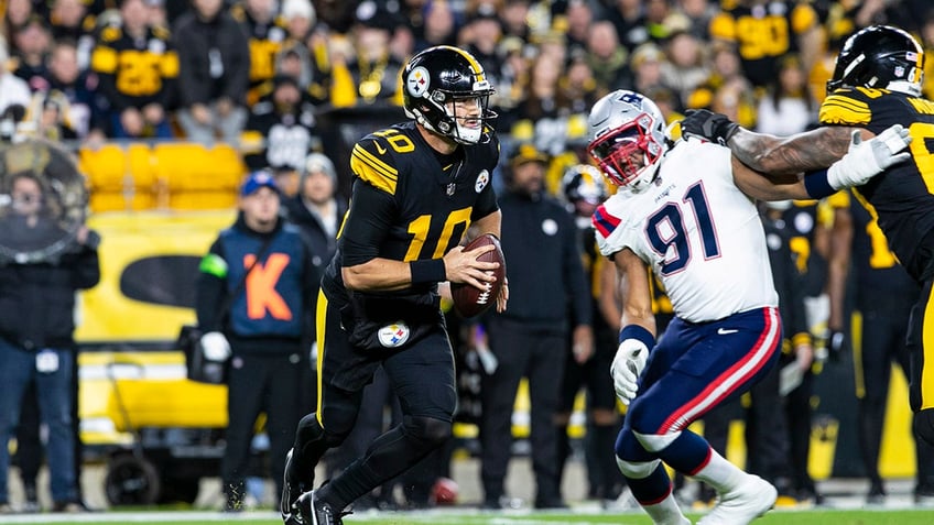 al michaels baffled over steelers bizarro play call in final minutes of loss to patriots