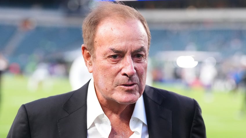 Al Michaels walks off the field