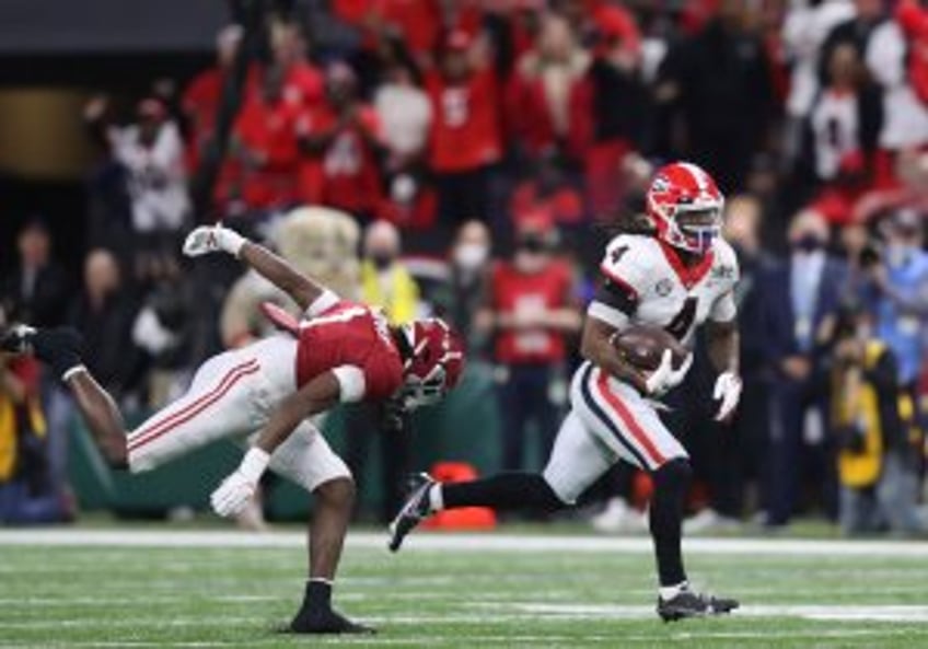 Alabama cornerback Kool-Aid McKinstry, a top draft prospect, has foot fracture