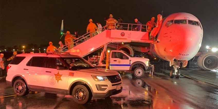 alaska airlines passengers scream as plane makes hard landing amid tropical storm hilary sparks outside