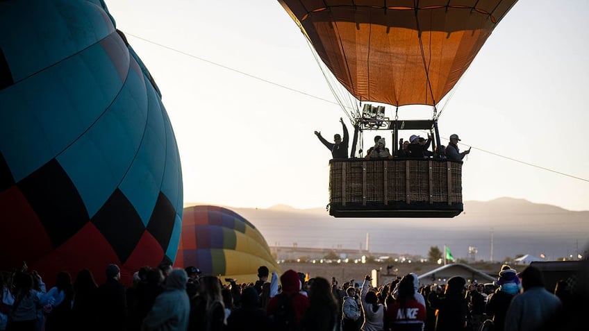 albuquerque international balloon fiesta lifts off brightening new mexicos sky with colorful displays