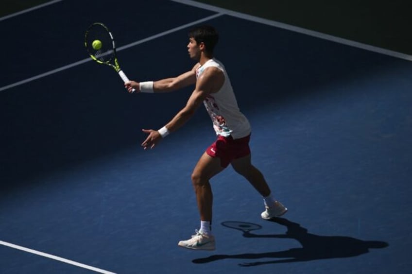 alcaraz sabalenka romp into last 16 at us open