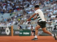 Alcaraz tackles Shelton for spot in French Open quarters as Swiatek faces old foe