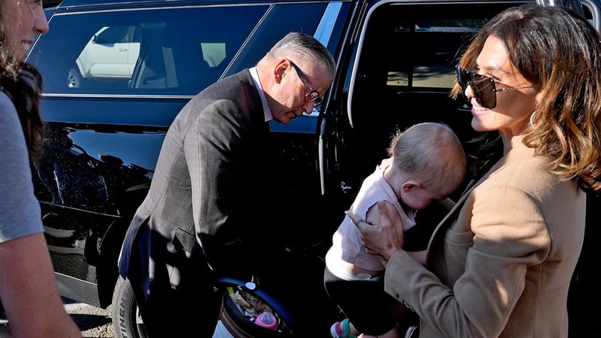 Alec Baldwin and Hilaria Baldwin arrive at court