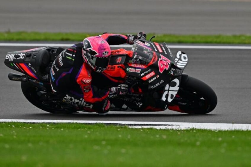 aleix espargaro swoops late on bagnaia in british motogp