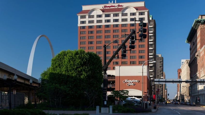 alert st louis hotel staff helps save kidnapped florida women from captors report