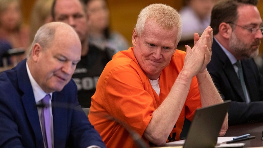 Alex Murdaugh talks with his defense attorney Jim Griffin during a jury-tampering hearing at the Richland County Judicial Center