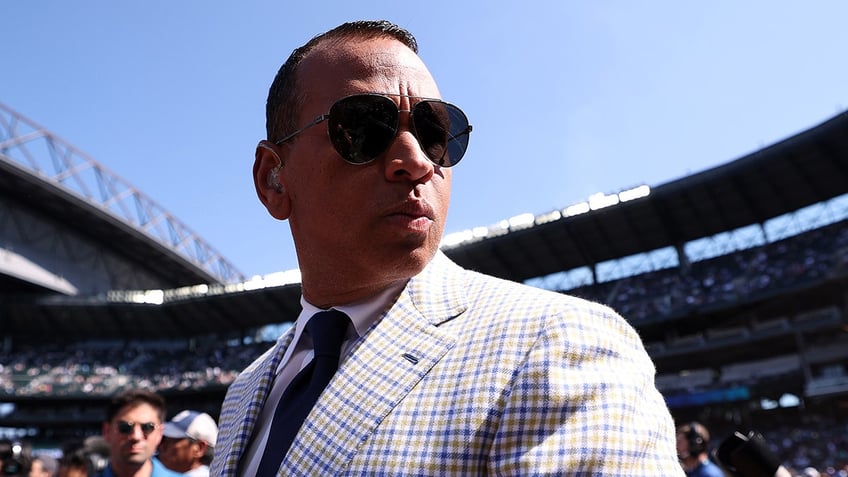 alex rodriguez doesnt understand why yankees havent retired his no 13 it bothers me