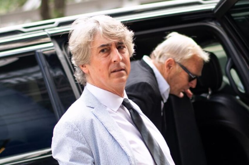 alexander payne brings oscars hopeful the holdovers to toronto