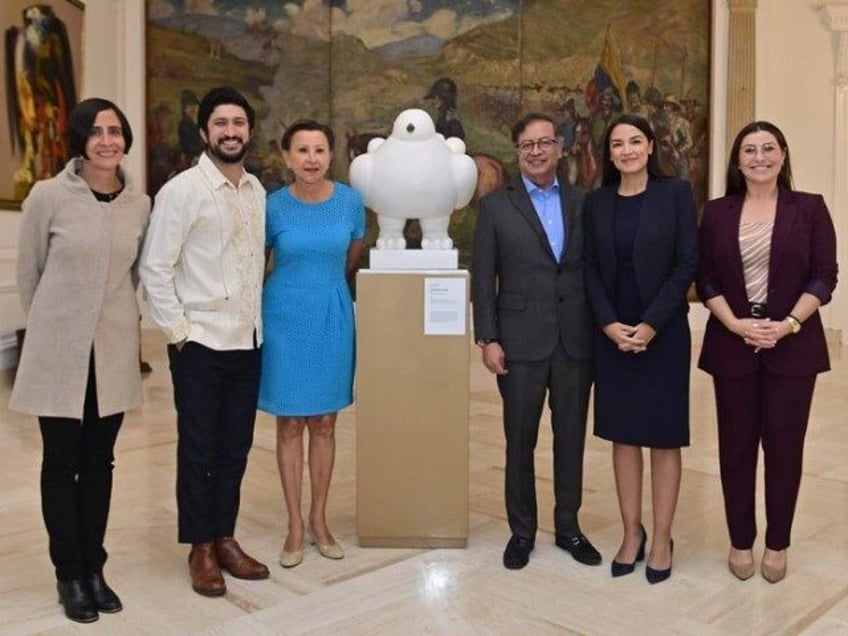 alexandria ocasio cortez wraps up latin american tour meeting with colombias ex guerrilla president