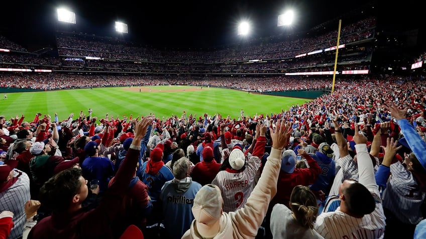 all 3 philadelphia sports complex parking lots filled for 1st time ever with events at all venues report