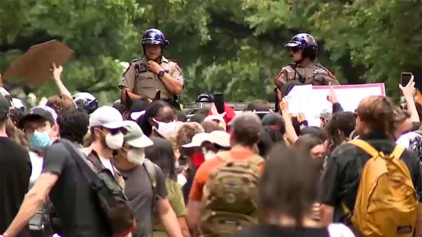 Police on horses at UT Austin