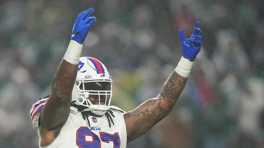 all pro jason kelce suggests bills player attempted injuring eagles teammate during tush push