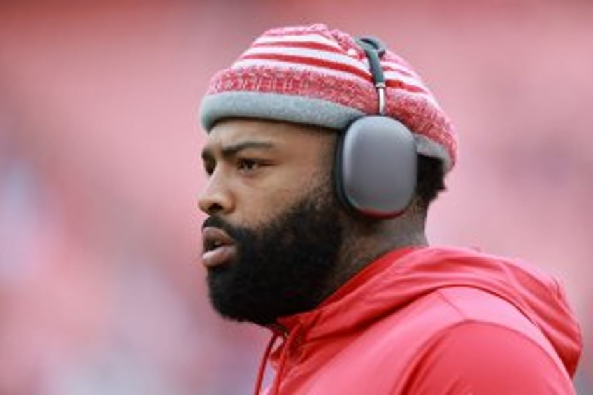 All-Pro left tackle Trent Williams ends holdout, finalizes pact with San Francisco 49ers