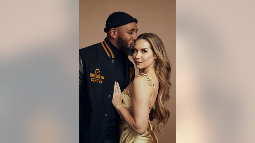 Stephen Twitch Boss kissing Allison Holker