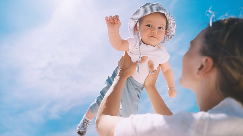 Keep your baby comfortable during the warm-weather months. 