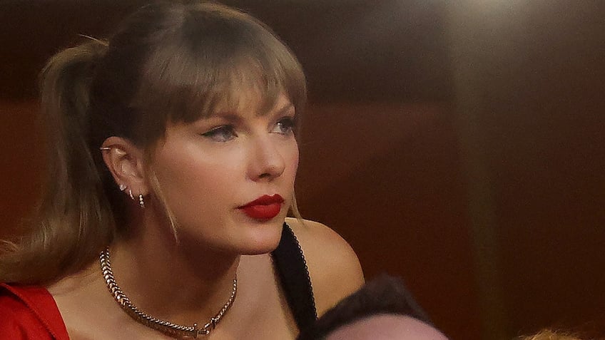 amazon gives taylor swift ample face time as she cheers on the chiefs