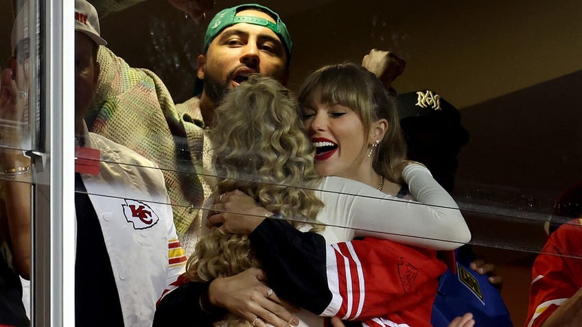 amazon gives taylor swift ample face time as she cheers on the chiefs