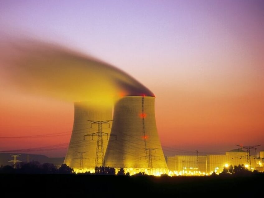 Nuclear power station cooling towers