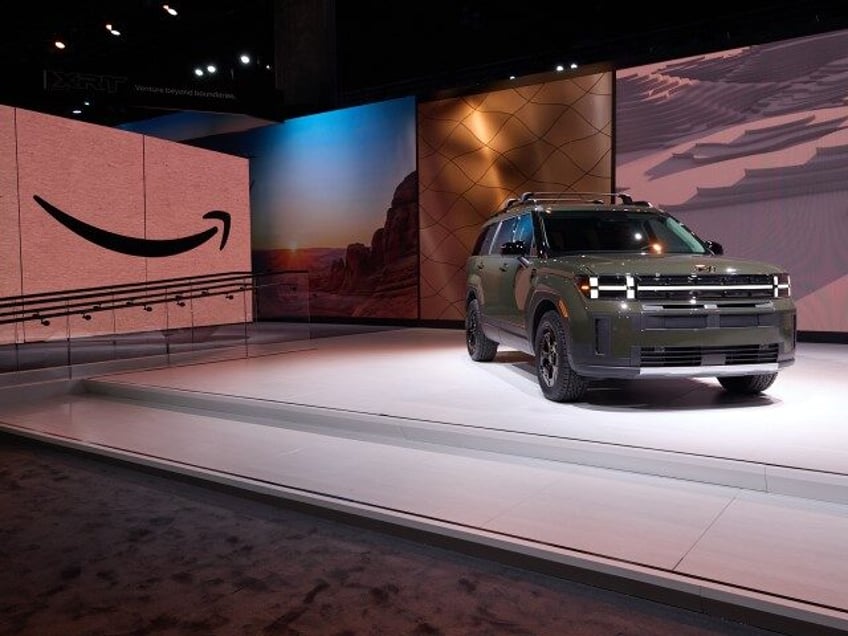 amazon will allow us customers to buy cars on its site from local dealers next year