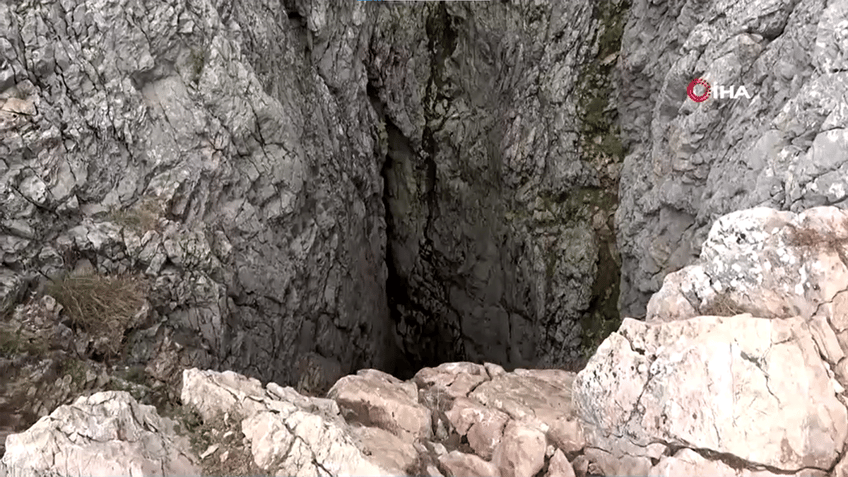 american caver mark dickey trapped 3400 feet inside turkish cave massive rescue effort underway