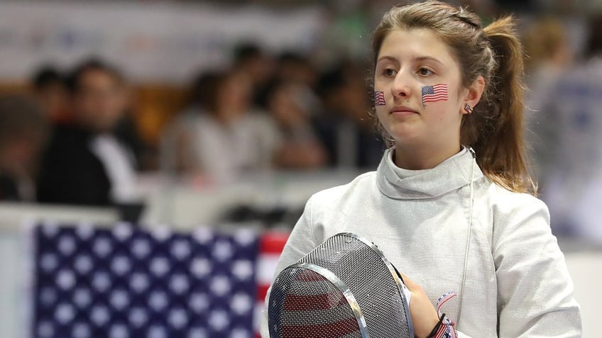 Elizabeth Tartakovsky before a match