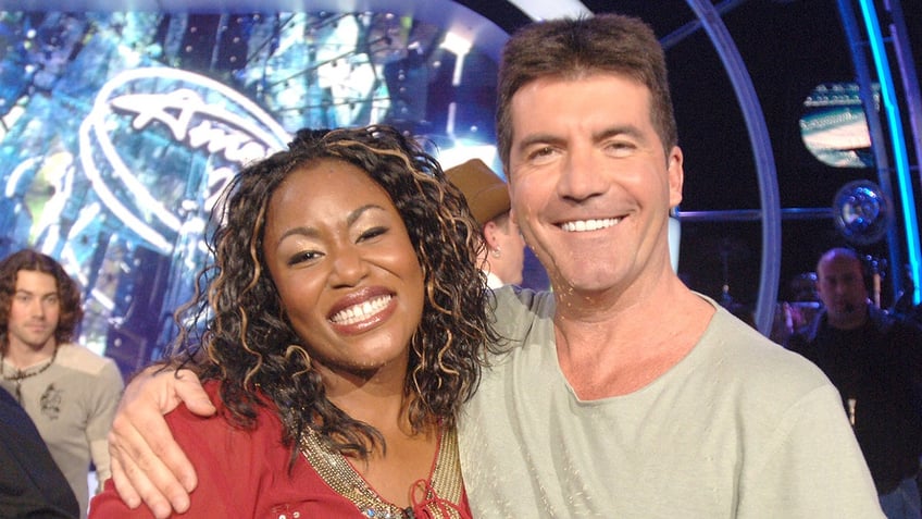 A photo of Mandisa and Simon Cowell