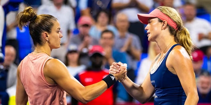 american tennis pro danielle collins tells maria sakkari to shut your mouth in heated exchange