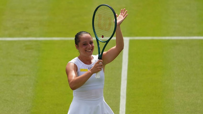 Elisabetta Cocciaretto celebrates