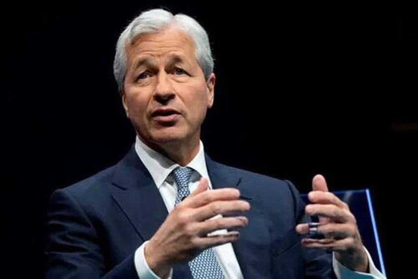 americans are making huge mistake to believe certain booming economy narratives jamie dimon