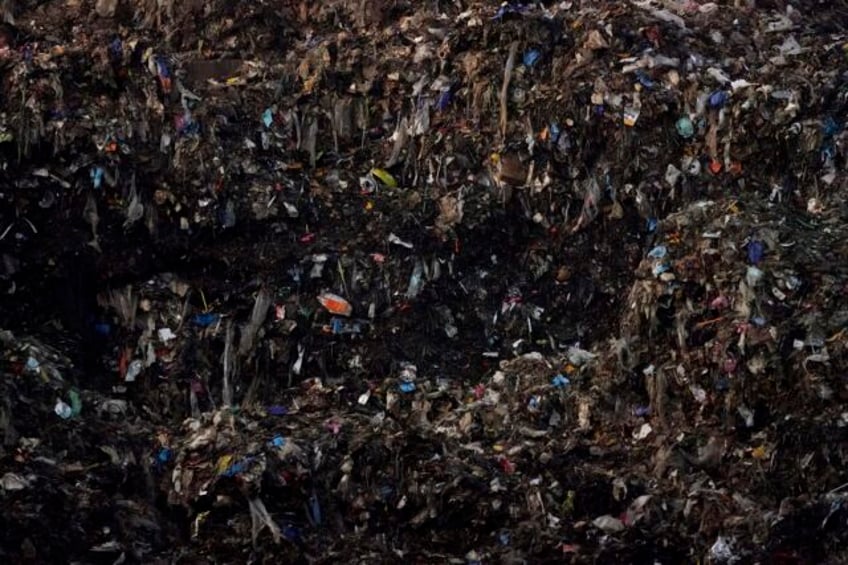 americans are still putting way too much food into landfills local officials seek epas help