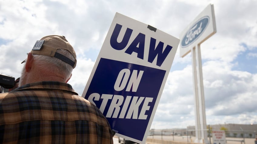 americans stand with the uaw and me and fight out of control corporate greed