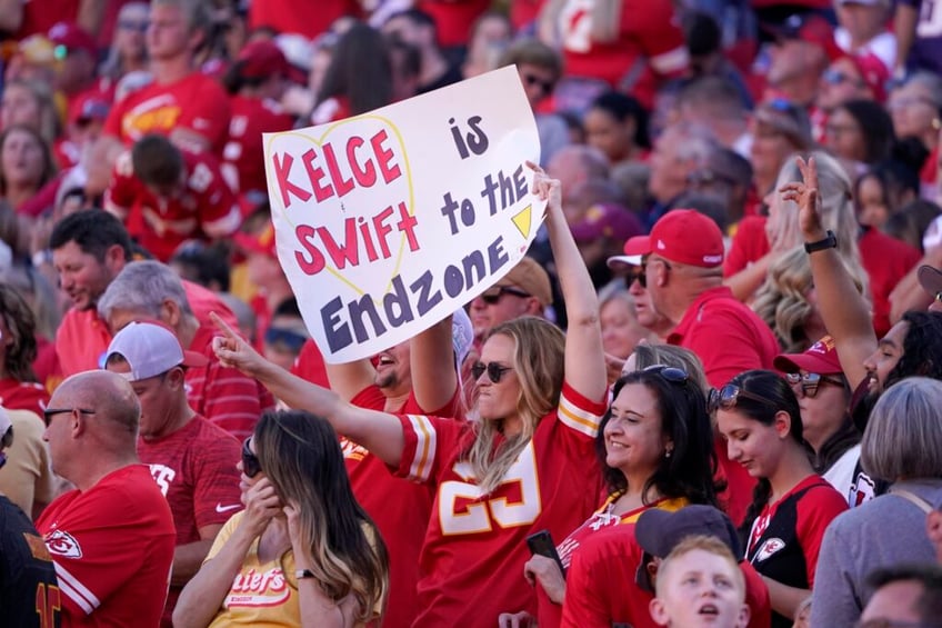 americas football mom donna kelce nfl should be thrilled with taylor swift increasing viewership