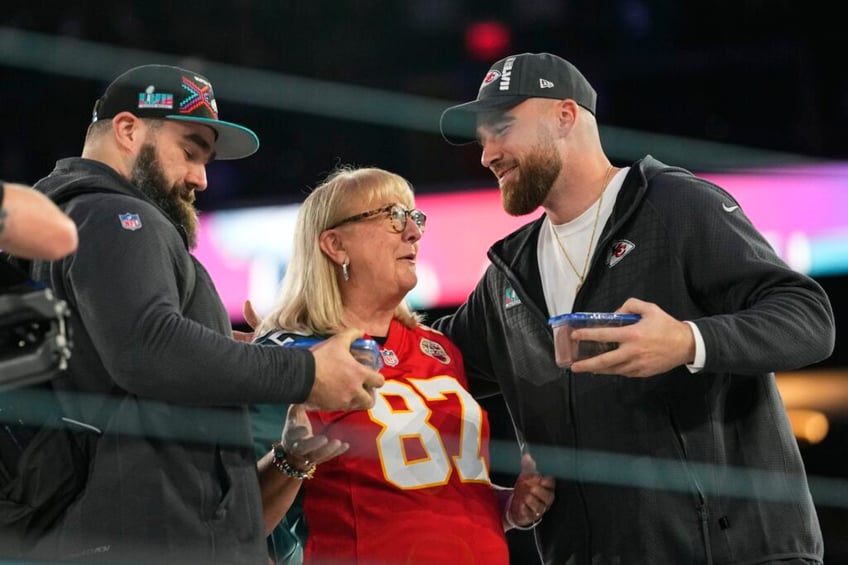 americas football mom donna kelce nfl should be thrilled with taylor swift increasing viewership