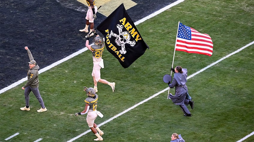 americas game takes center stage as army and navy square off for 124th time