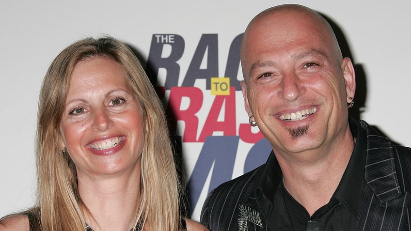 howie mandel with wife terry on red carpet