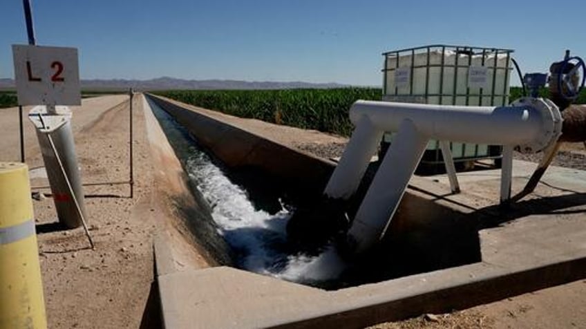 amid massive drought arizona lawmaker calls out saudi theft of states water