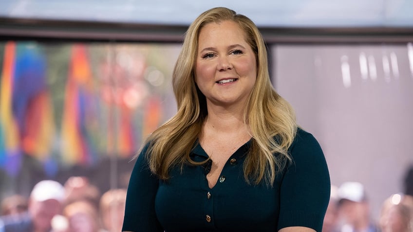 amy schumer warns young fans about aging life is coming